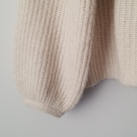 💕Vero Moda Highneck Whool Bishop Sleeve Shirt - Picture 5 of 6